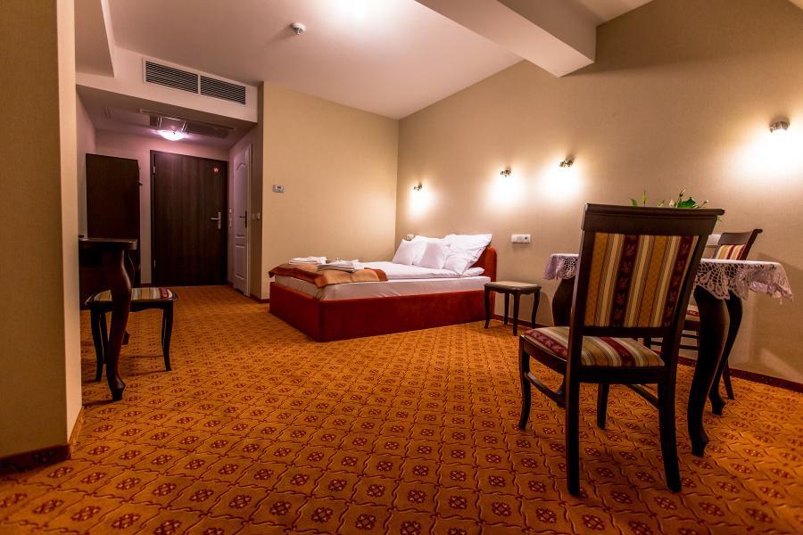 Dwor Maria Antonina Hotel Strzyzow Exterior photo